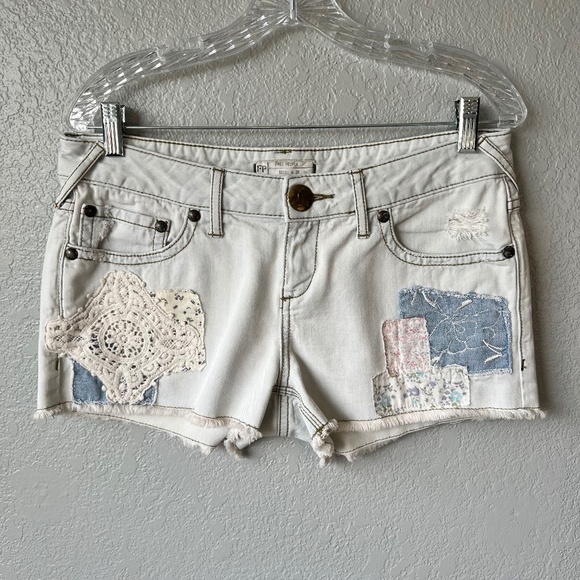Free People Crochet and Patchwork Cut-Off Jean Shorts sz 29 - Picture 1 of 8